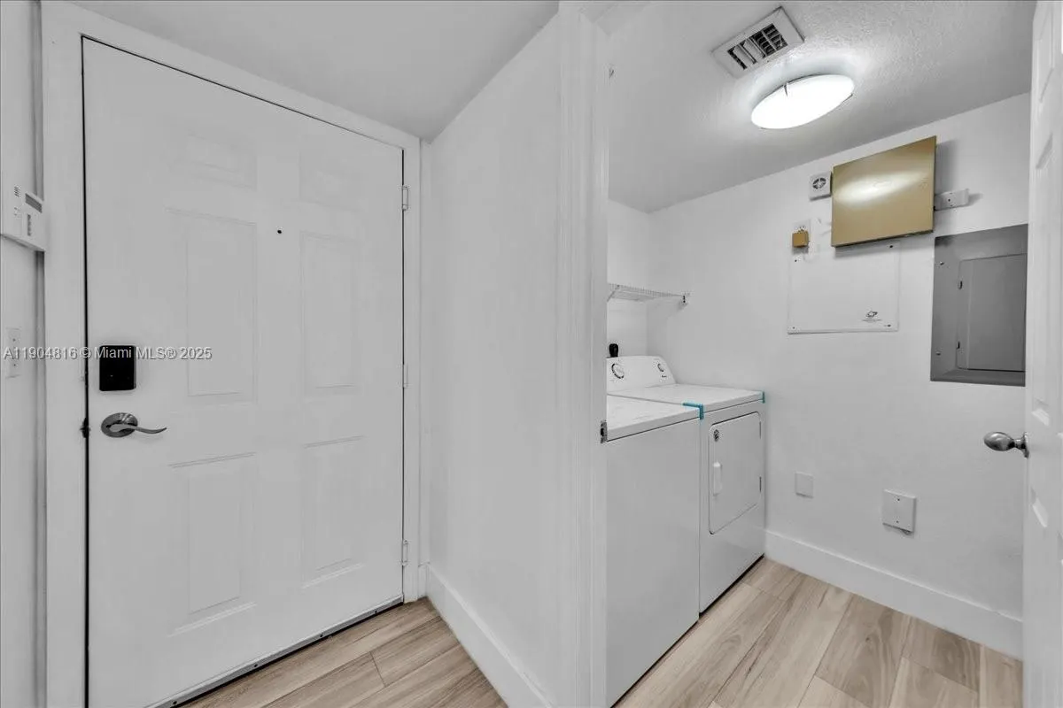 2516 Centergate Dr, #303