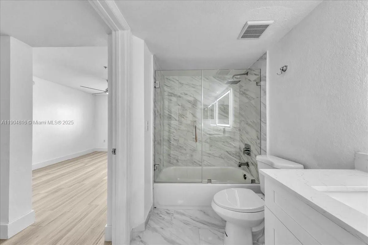 2516 Centergate Dr, #303