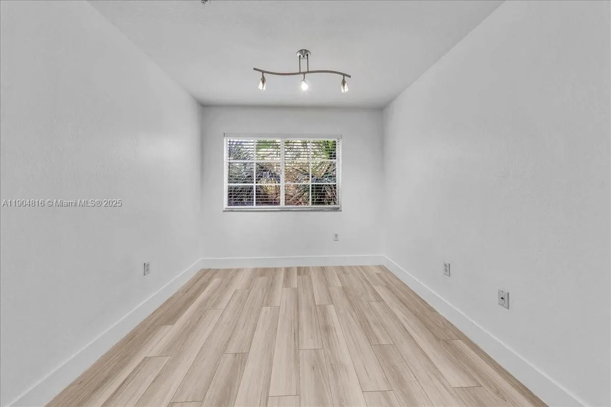 2516 Centergate Dr, #303