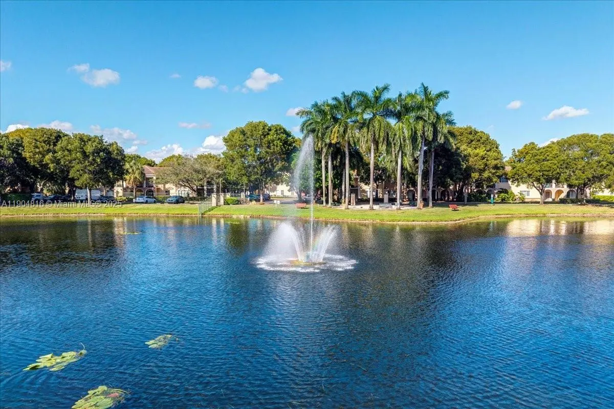 2516 Centergate Dr, #303