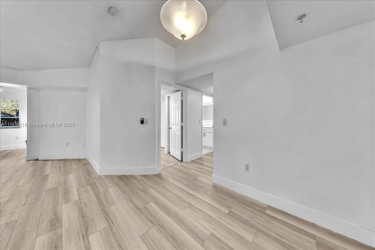 2516 Centergate Dr, #303