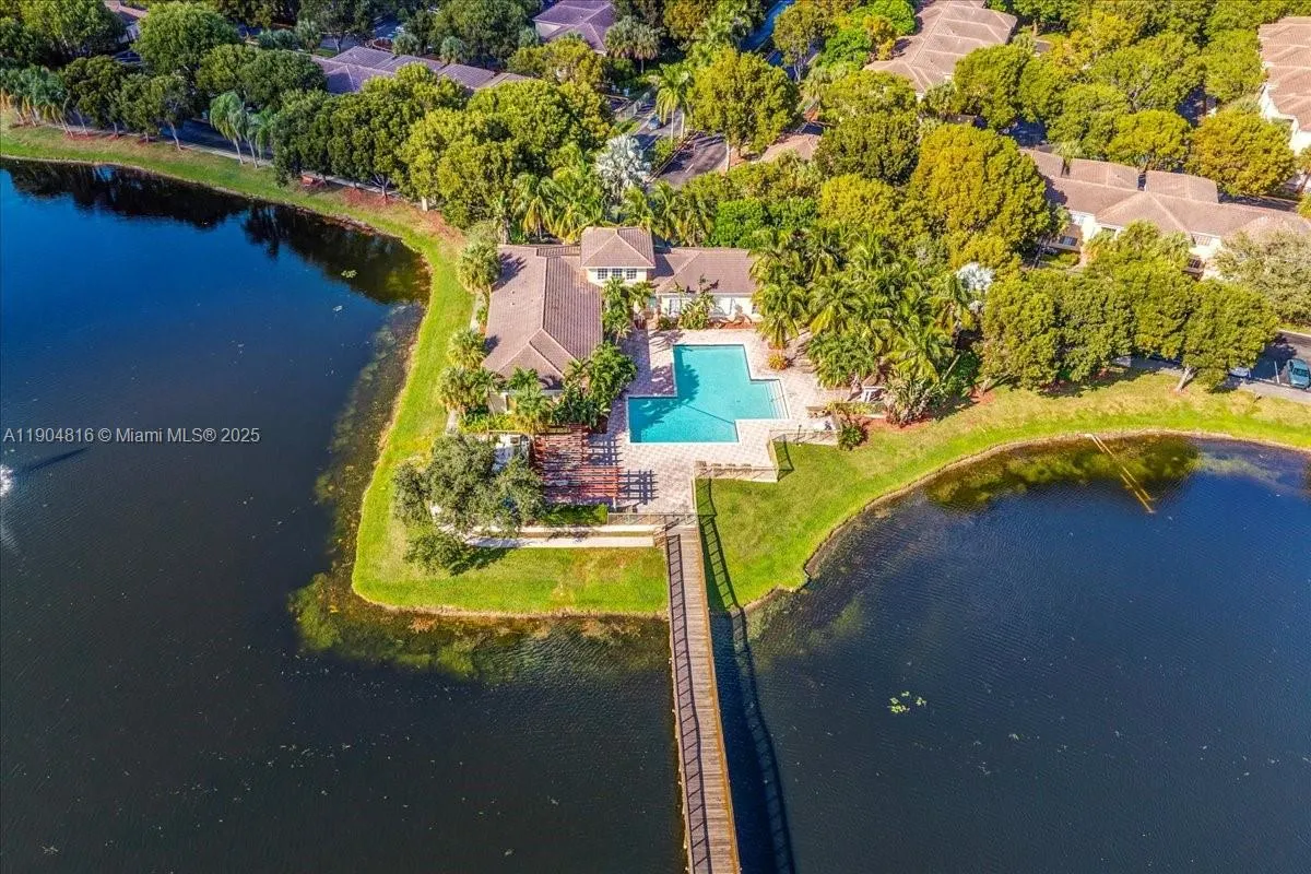 2516 Centergate Dr, #303