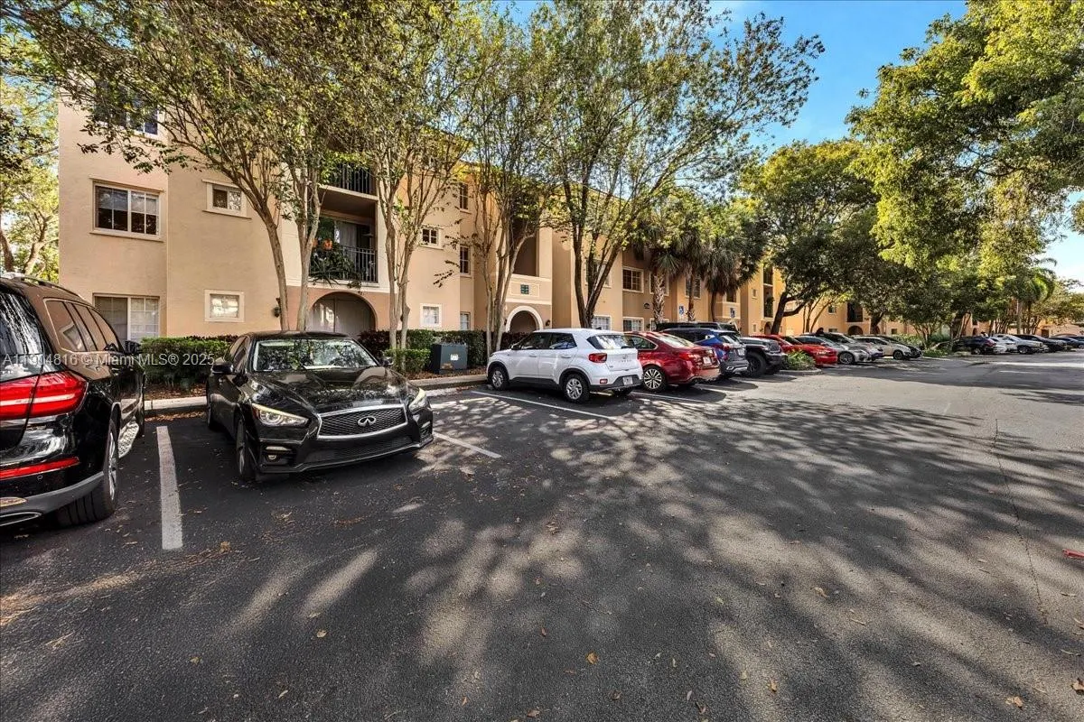 2516 Centergate Dr, #303