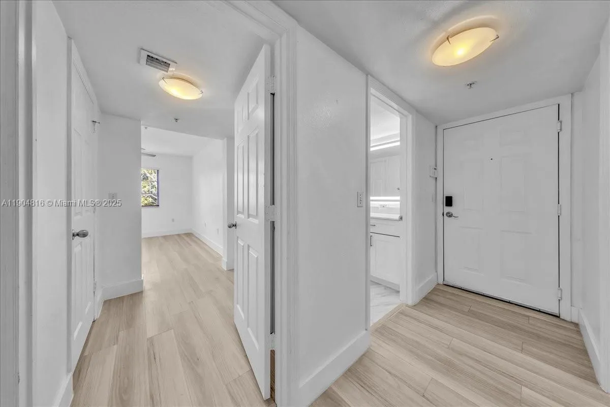 2516 Centergate Dr, #303