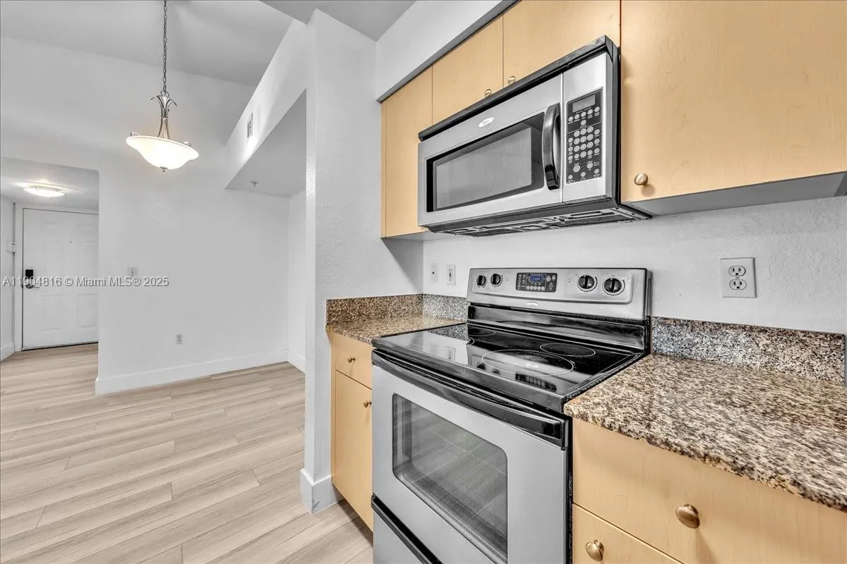 2516 Centergate Dr, #303