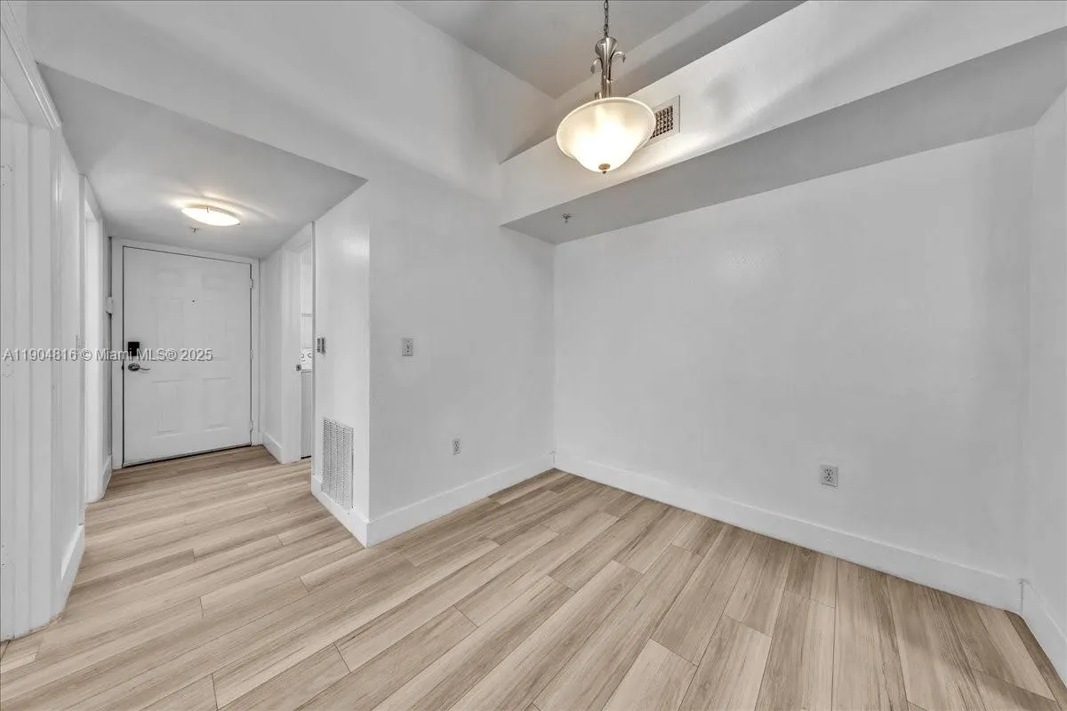 2516 Centergate Dr, #303