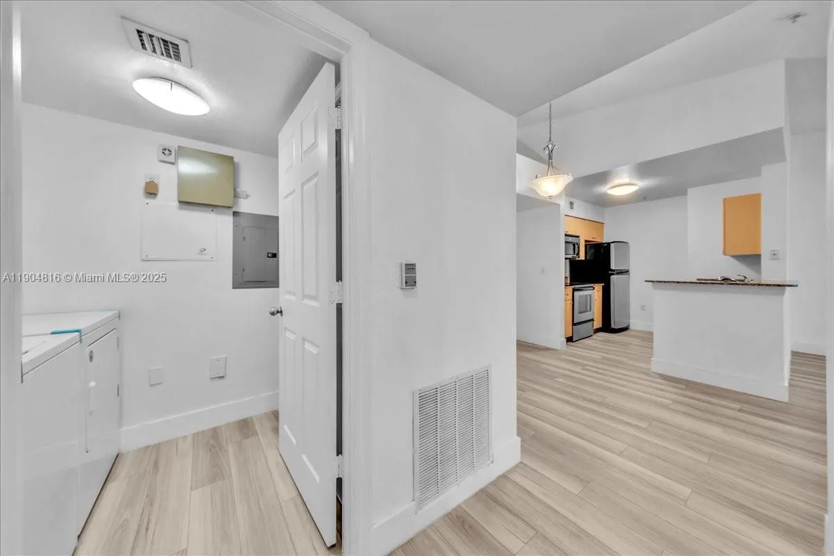 2516 Centergate Dr, #303