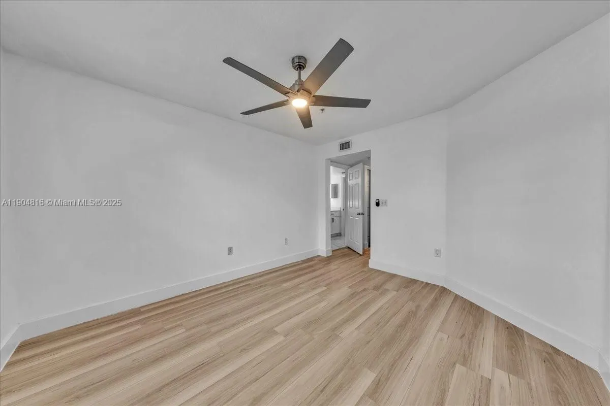 2516 Centergate Dr, #303