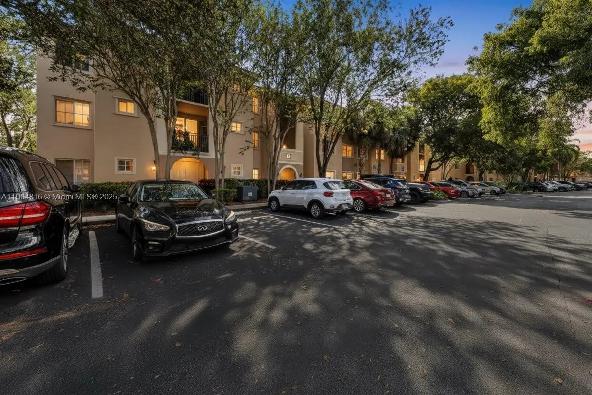 2516 Centergate Dr, #303