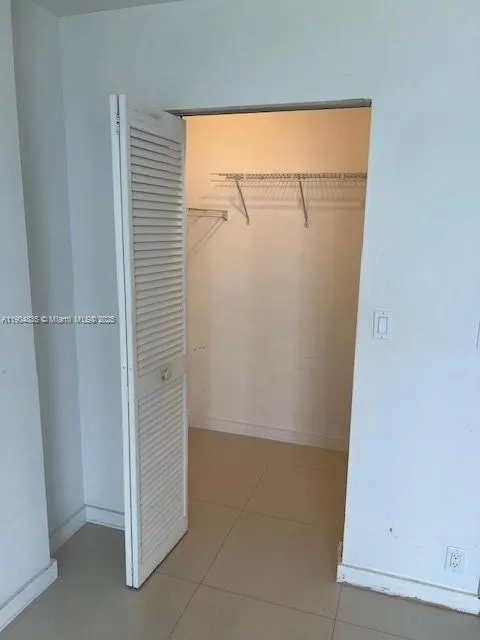 6767 Collins Ave, #904