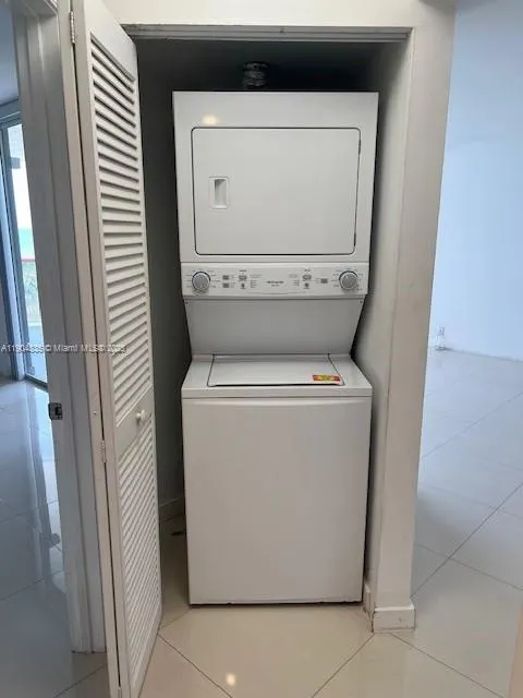 6767 Collins Ave, #904