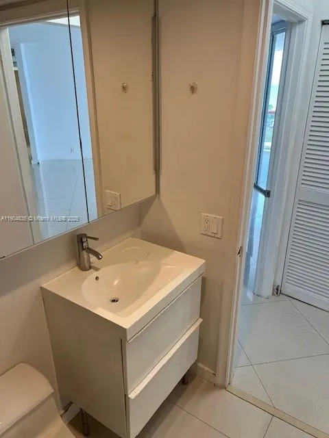 6767 Collins Ave, #904