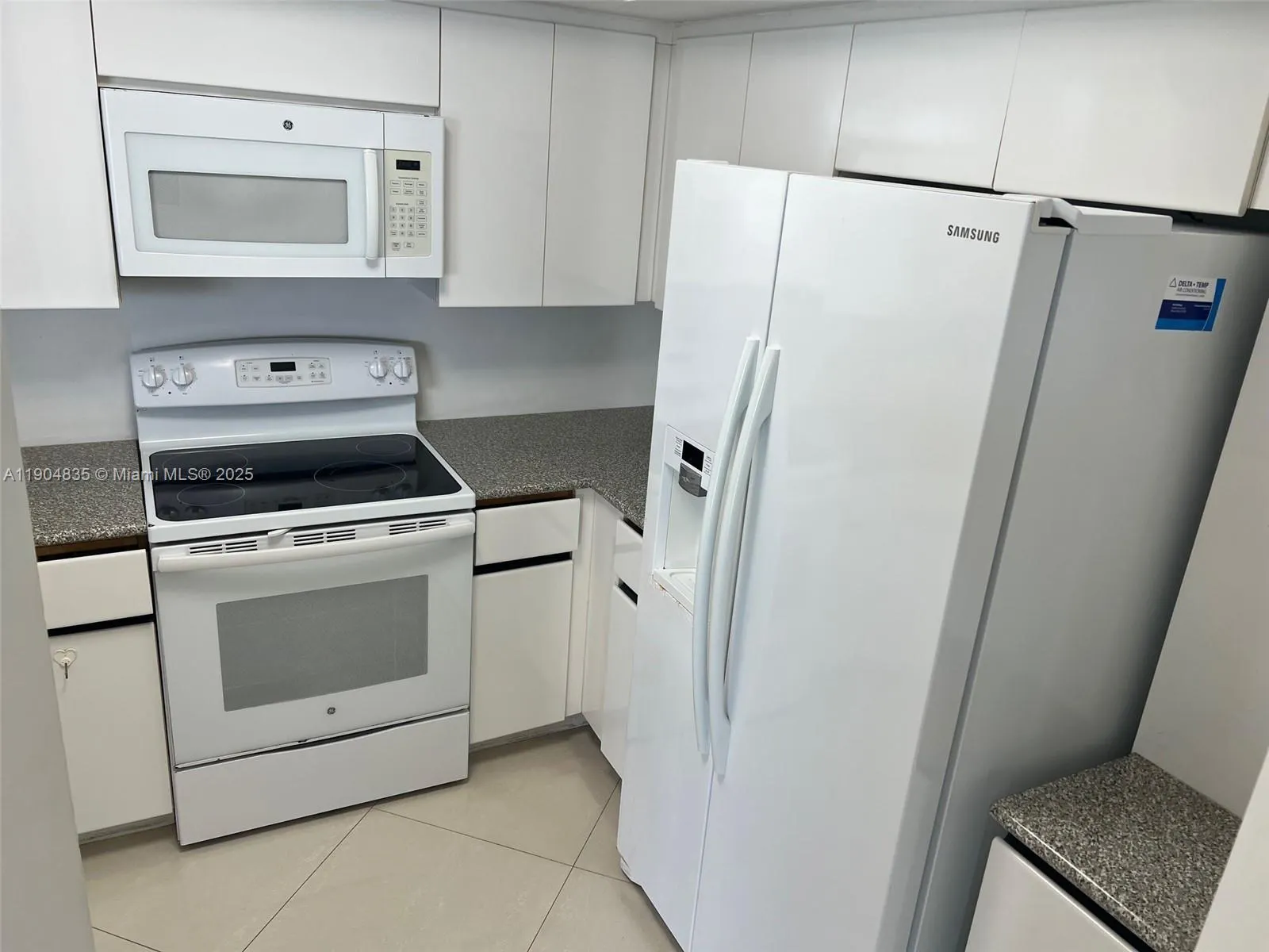 6767 Collins Ave, #904