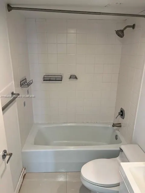 6767 Collins Ave, #904