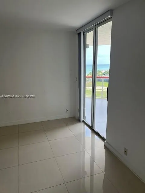 6767 Collins Ave, #904