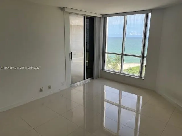 6767 Collins Ave, #904