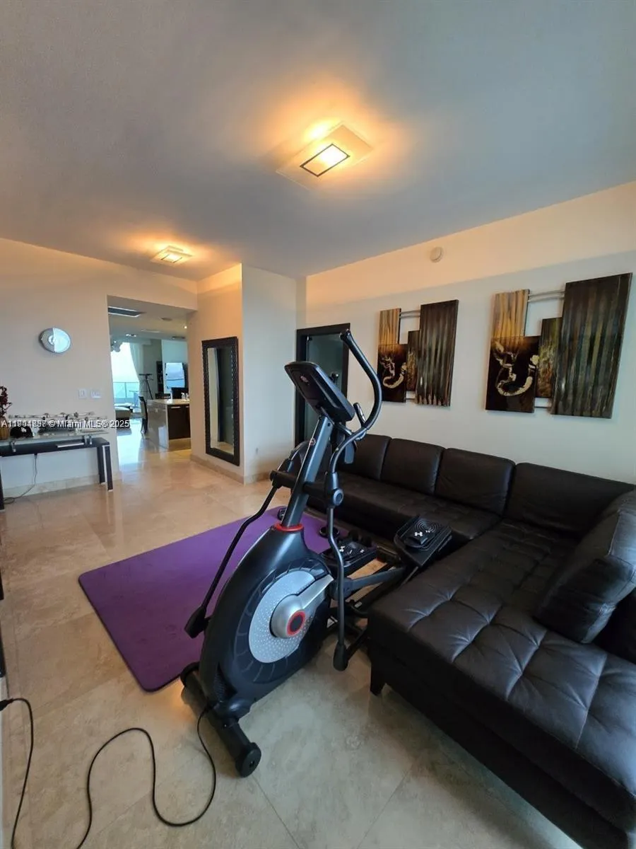 900 Biscayne Blvd, #3902