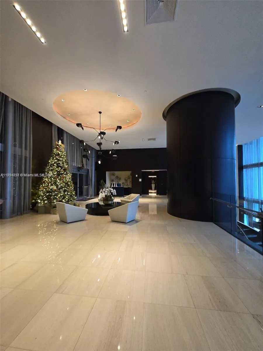 900 Biscayne Blvd, #3902