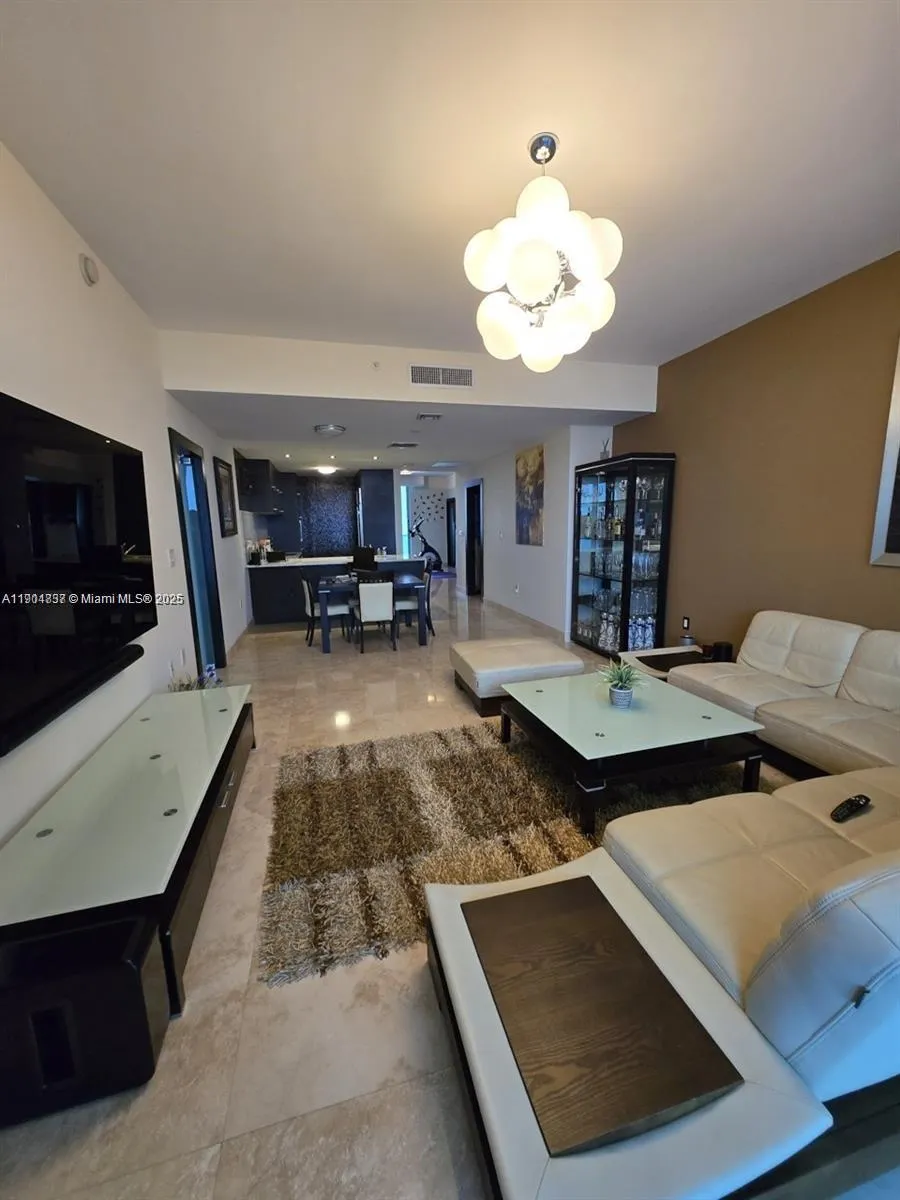 900 Biscayne Blvd, #3902