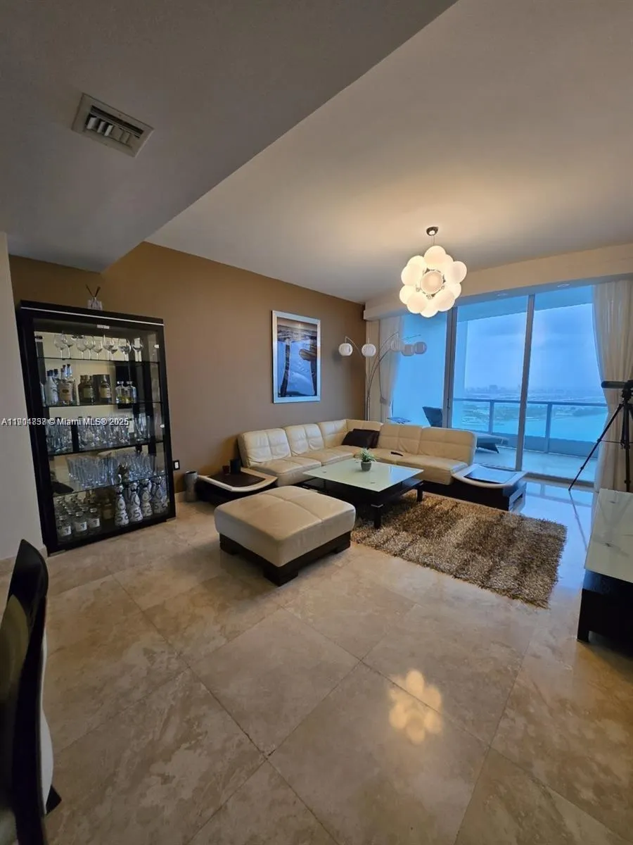 900 Biscayne Blvd, #3902