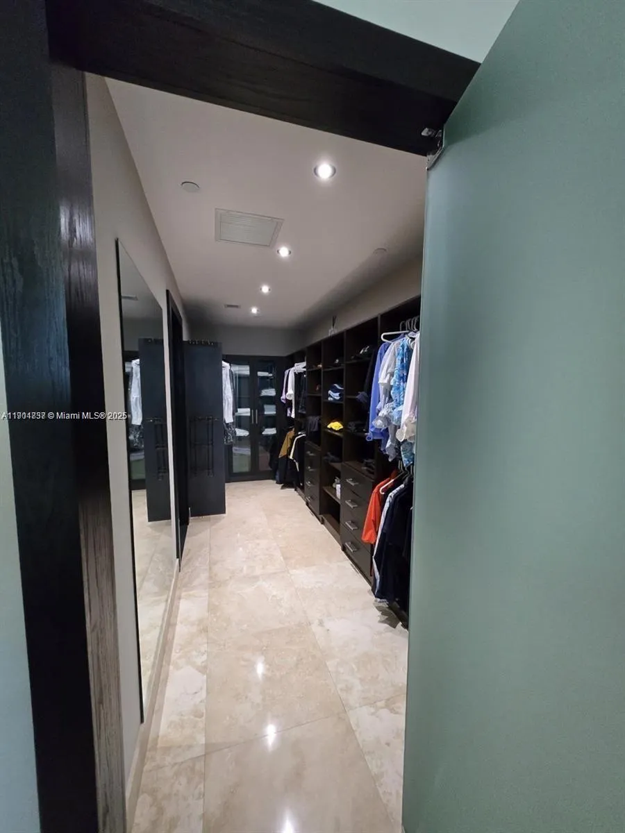 900 Biscayne Blvd, #3902