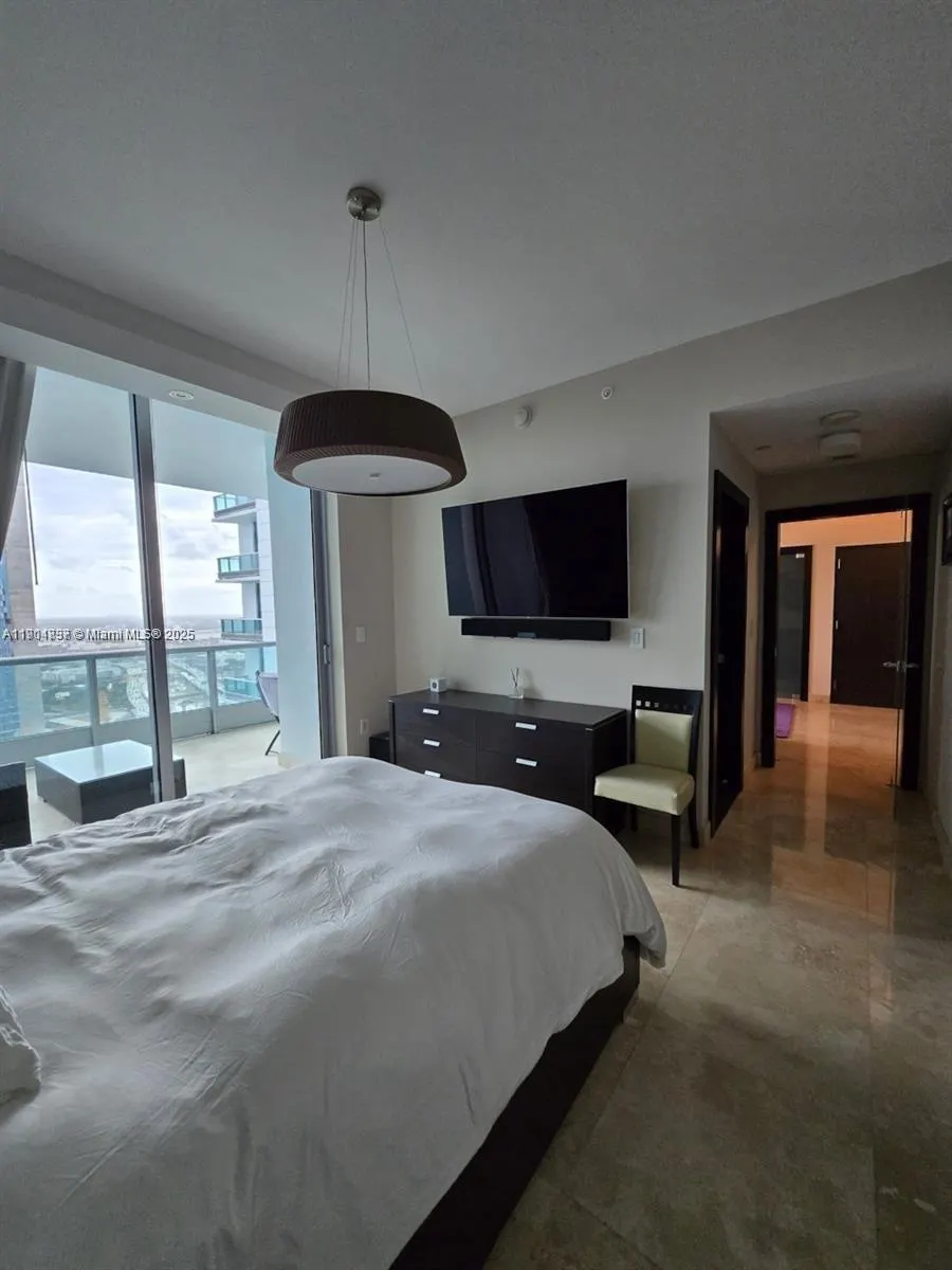 900 Biscayne Blvd, #3902