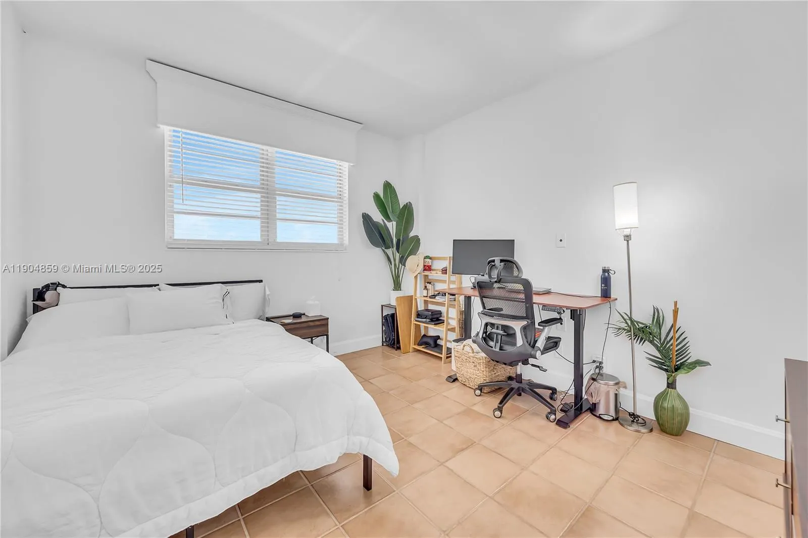 90 Edgewater Dr, #PH23