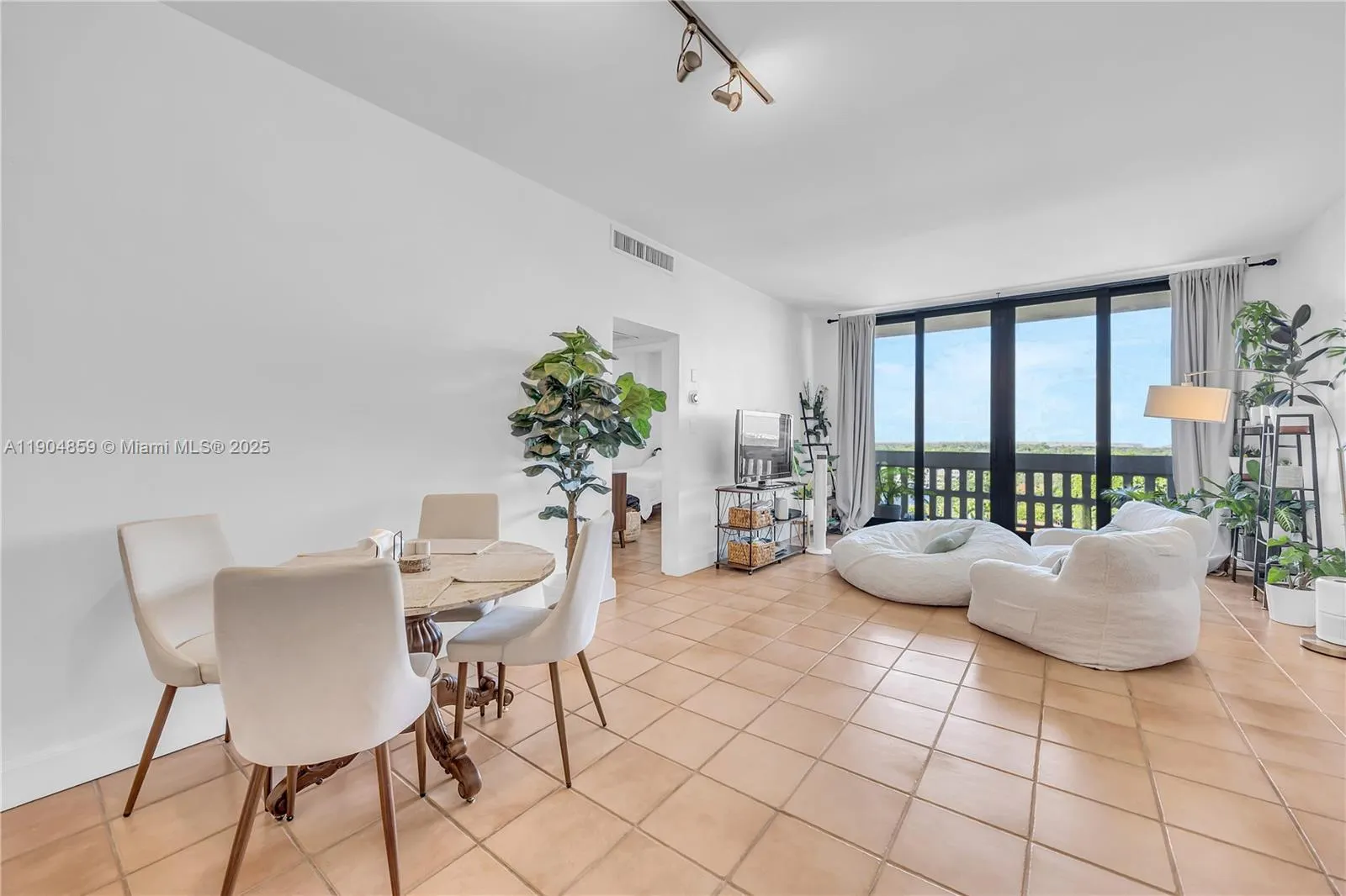 90 Edgewater Dr, #PH23