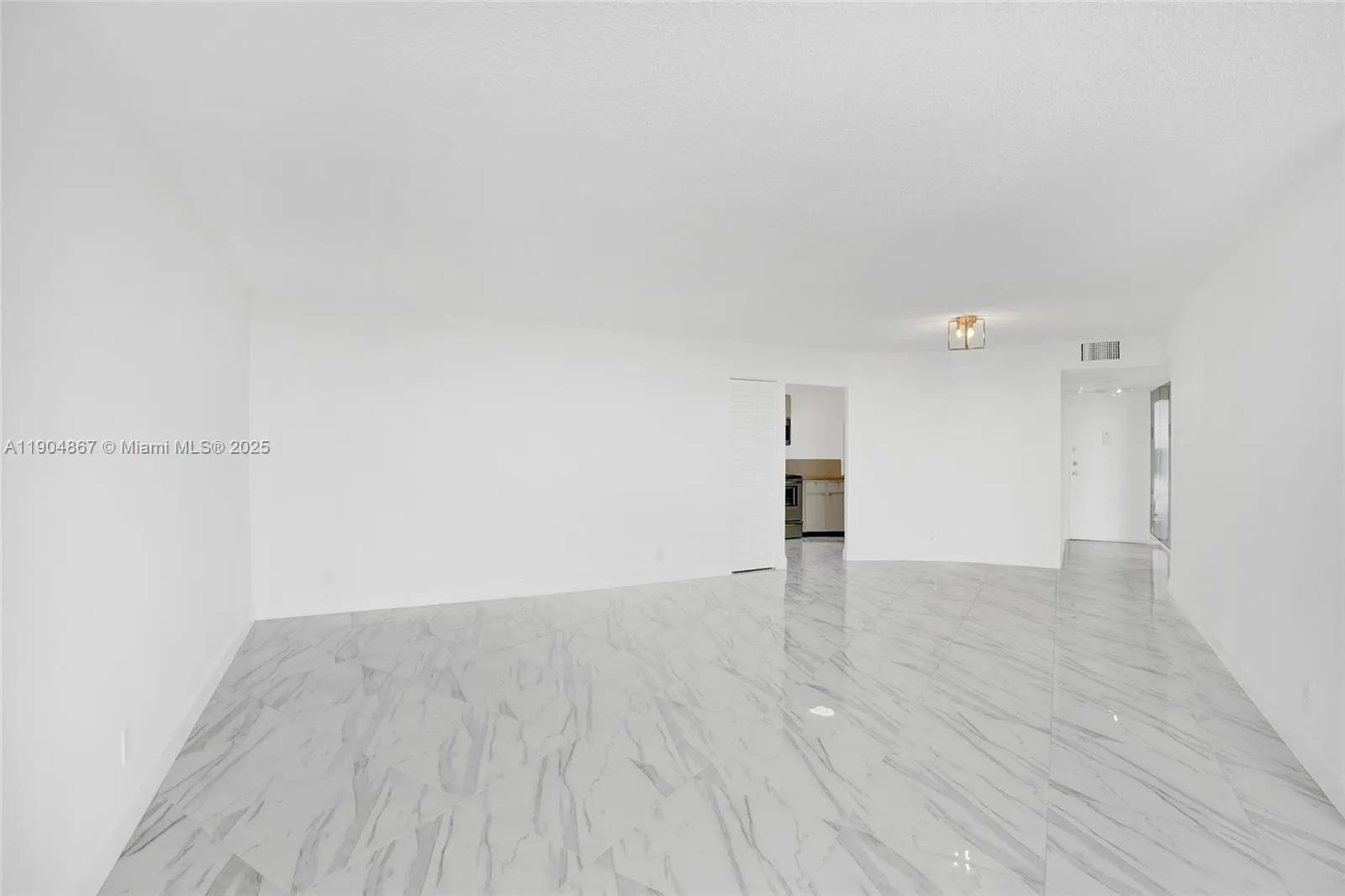 1000 Parkview Dr, #811