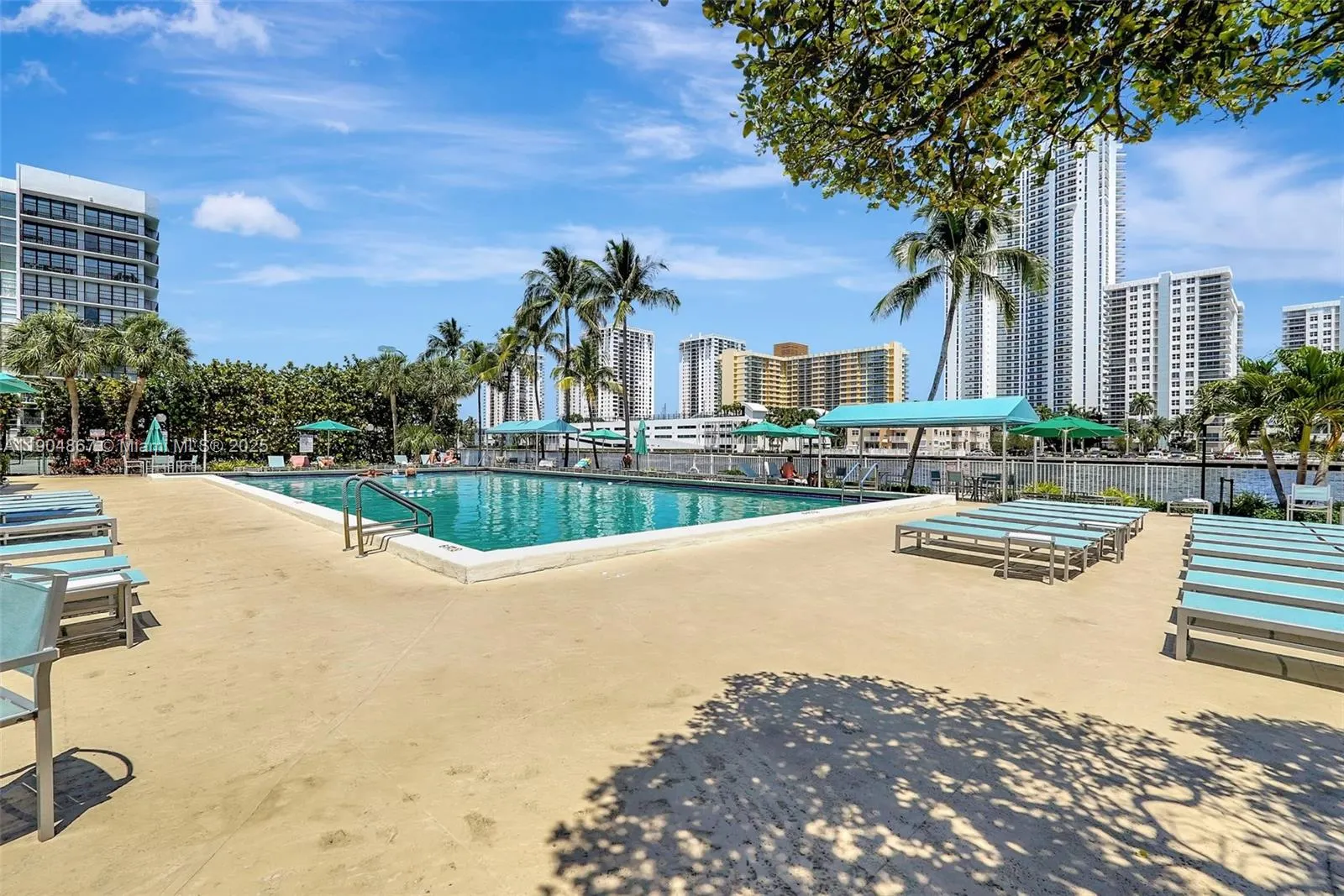 1000 Parkview Dr, #811