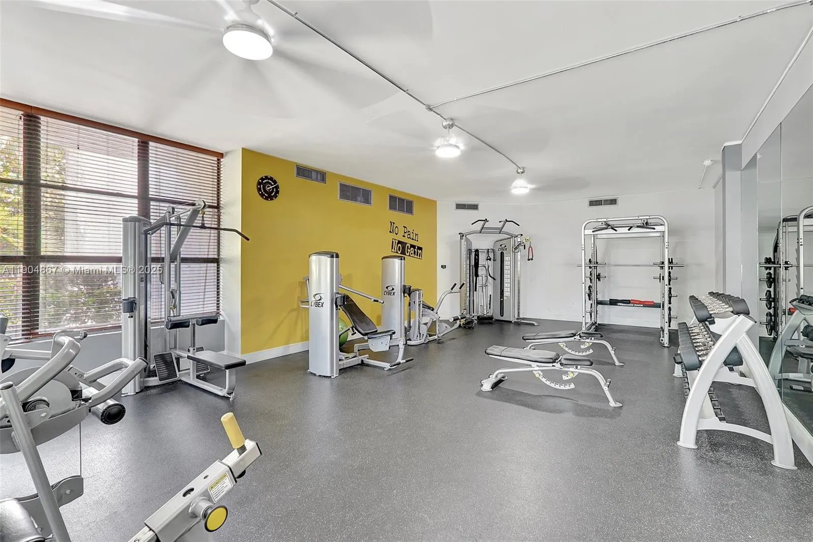 1000 Parkview Dr, #811