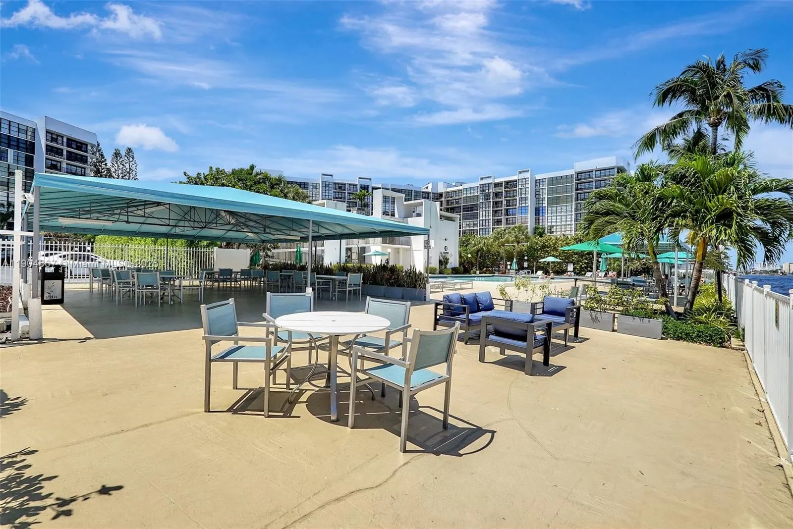 1000 Parkview Dr, #811