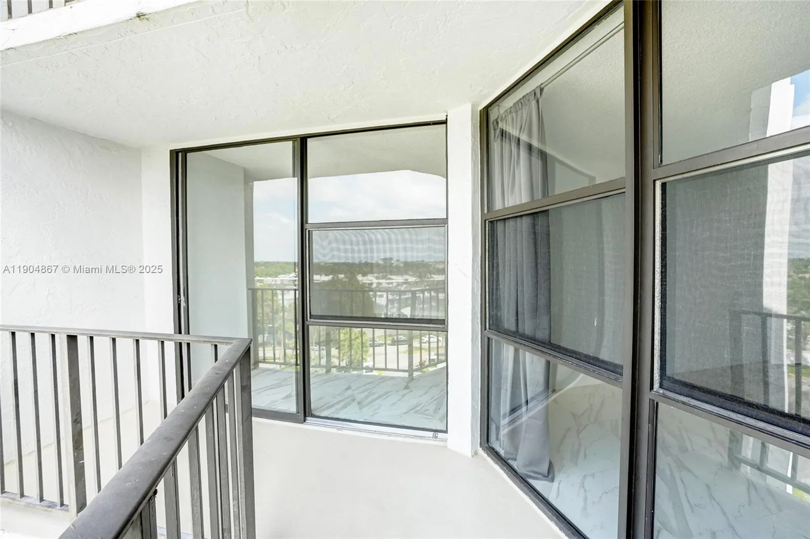 1000 Parkview Dr, #811