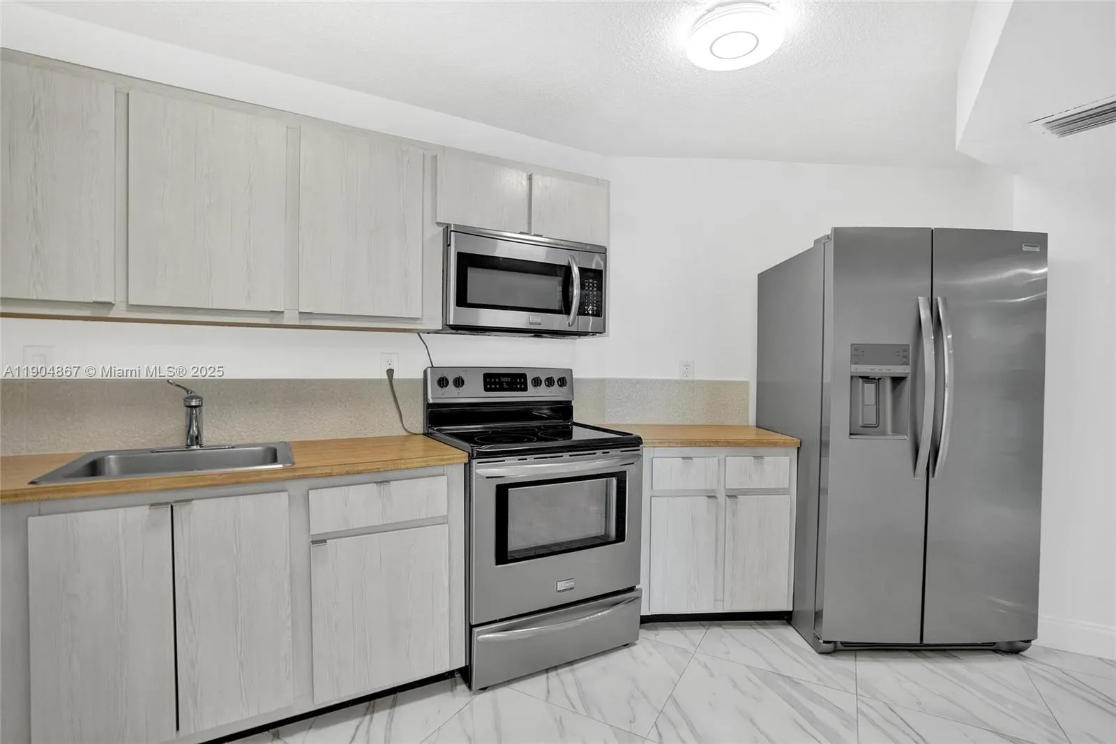 1000 Parkview Dr, #811