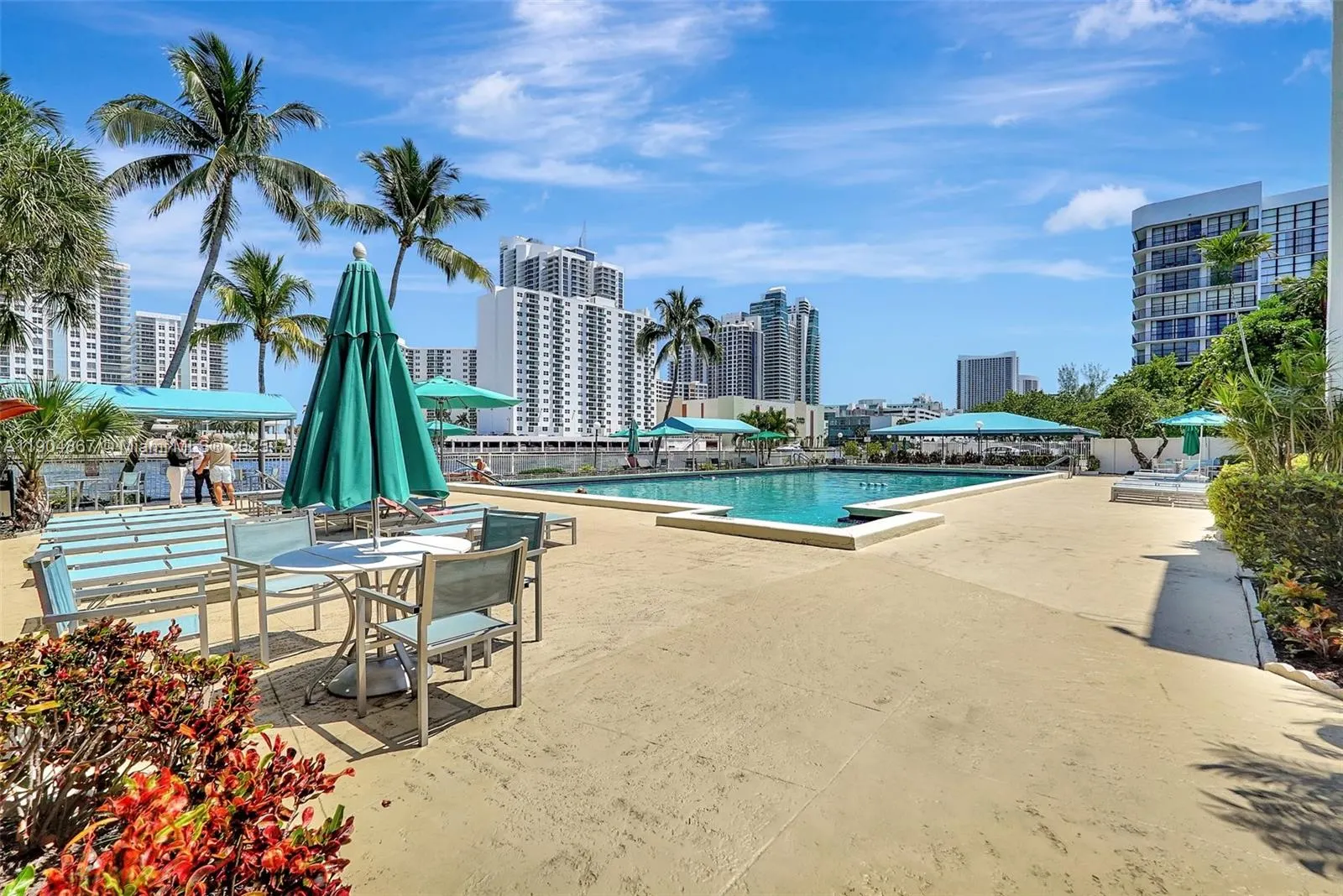 1000 Parkview Dr, #811