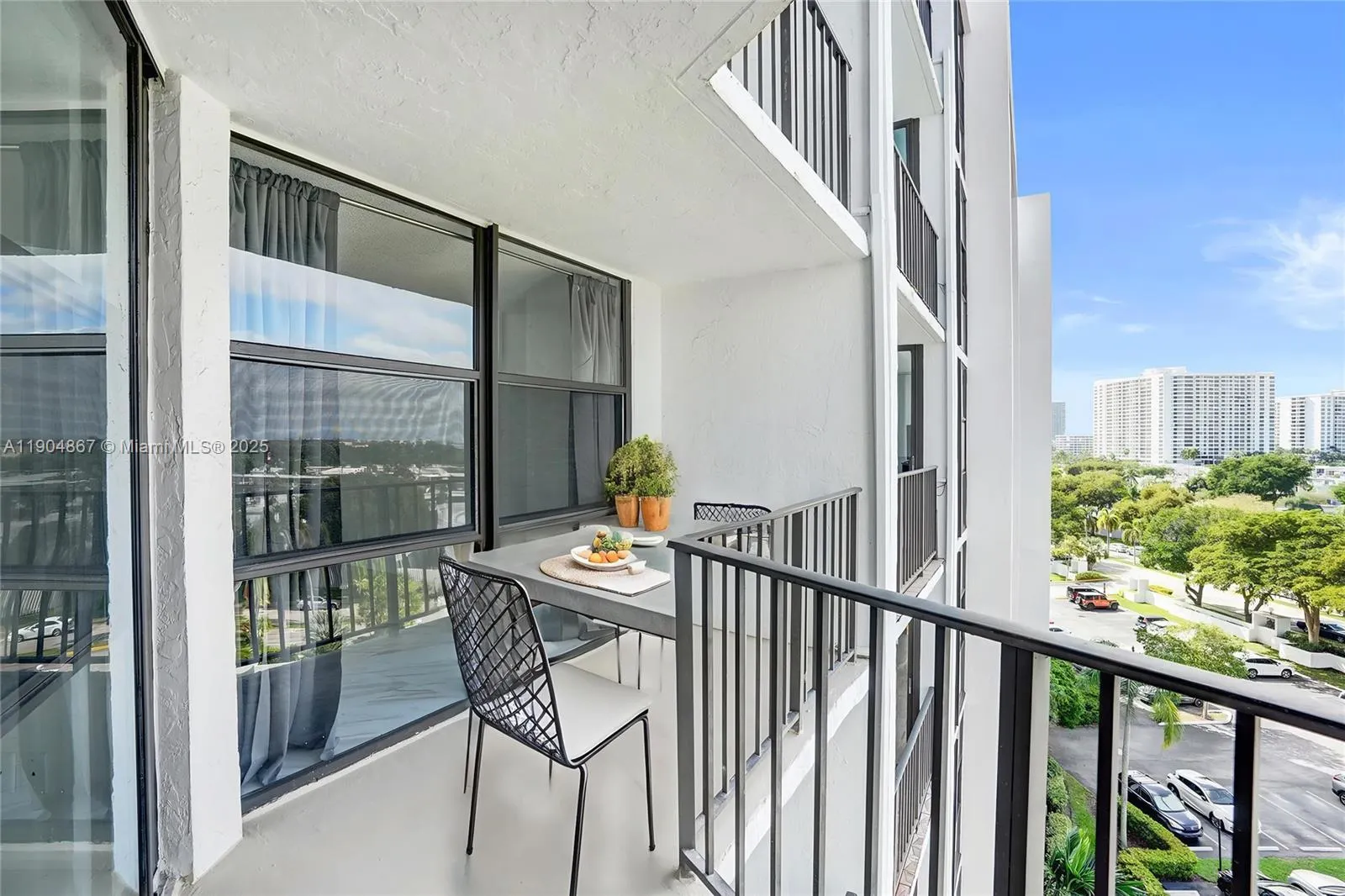 1000 Parkview Dr, #811