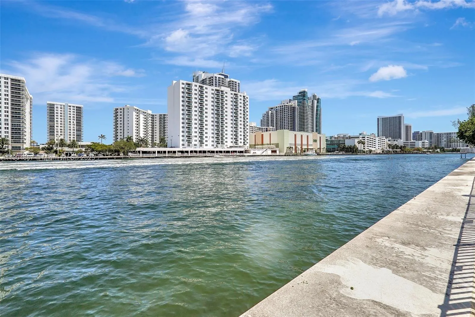 1000 Parkview Dr, #811