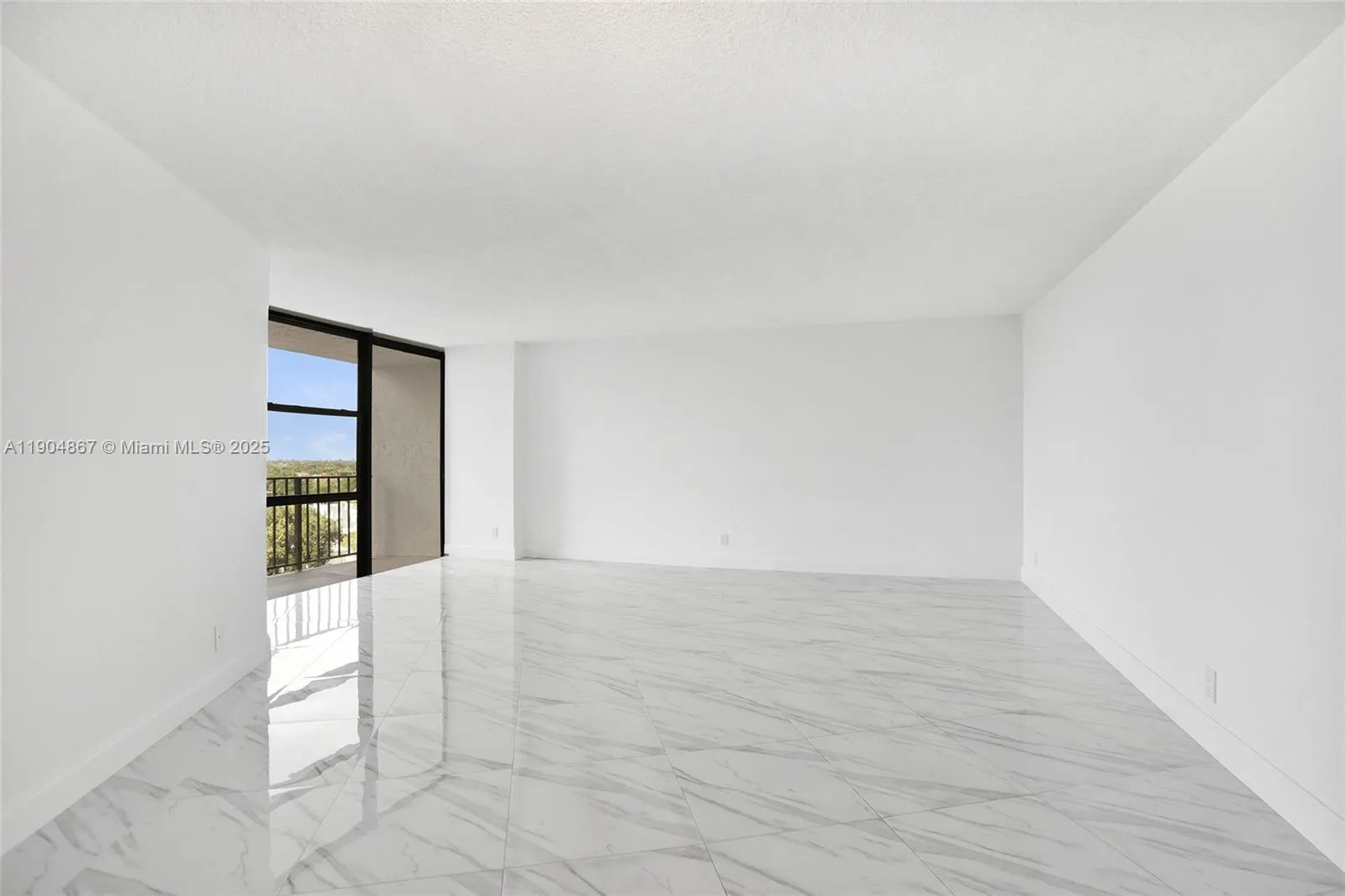 1000 Parkview Dr, #811