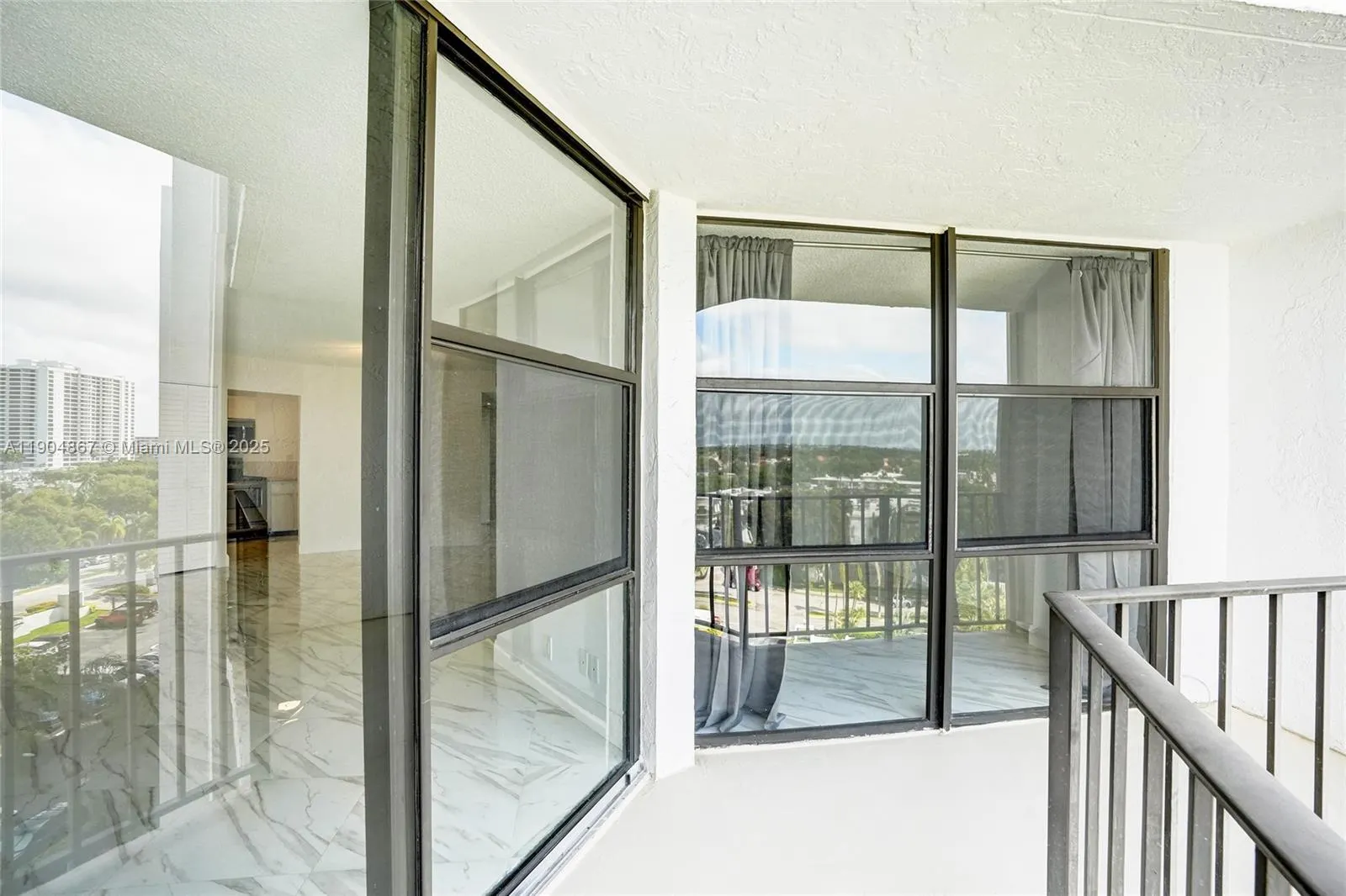 1000 Parkview Dr, #811