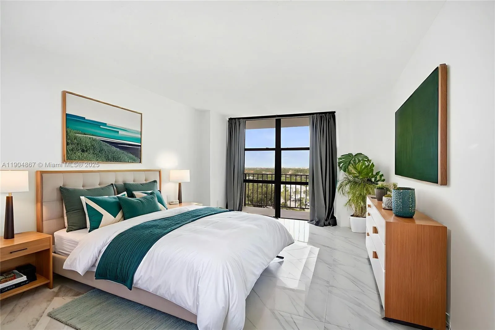 1000 Parkview Dr, #811