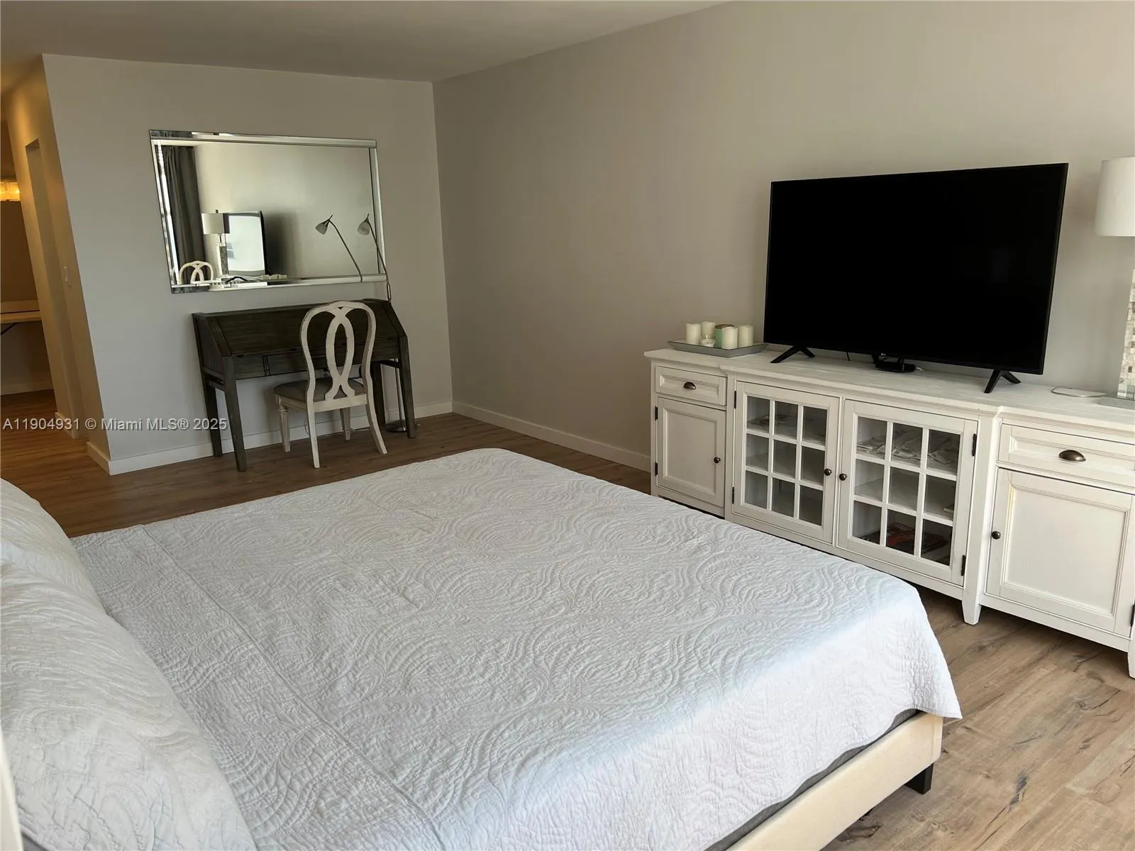 2751 S Ocean Dr, #1406 S