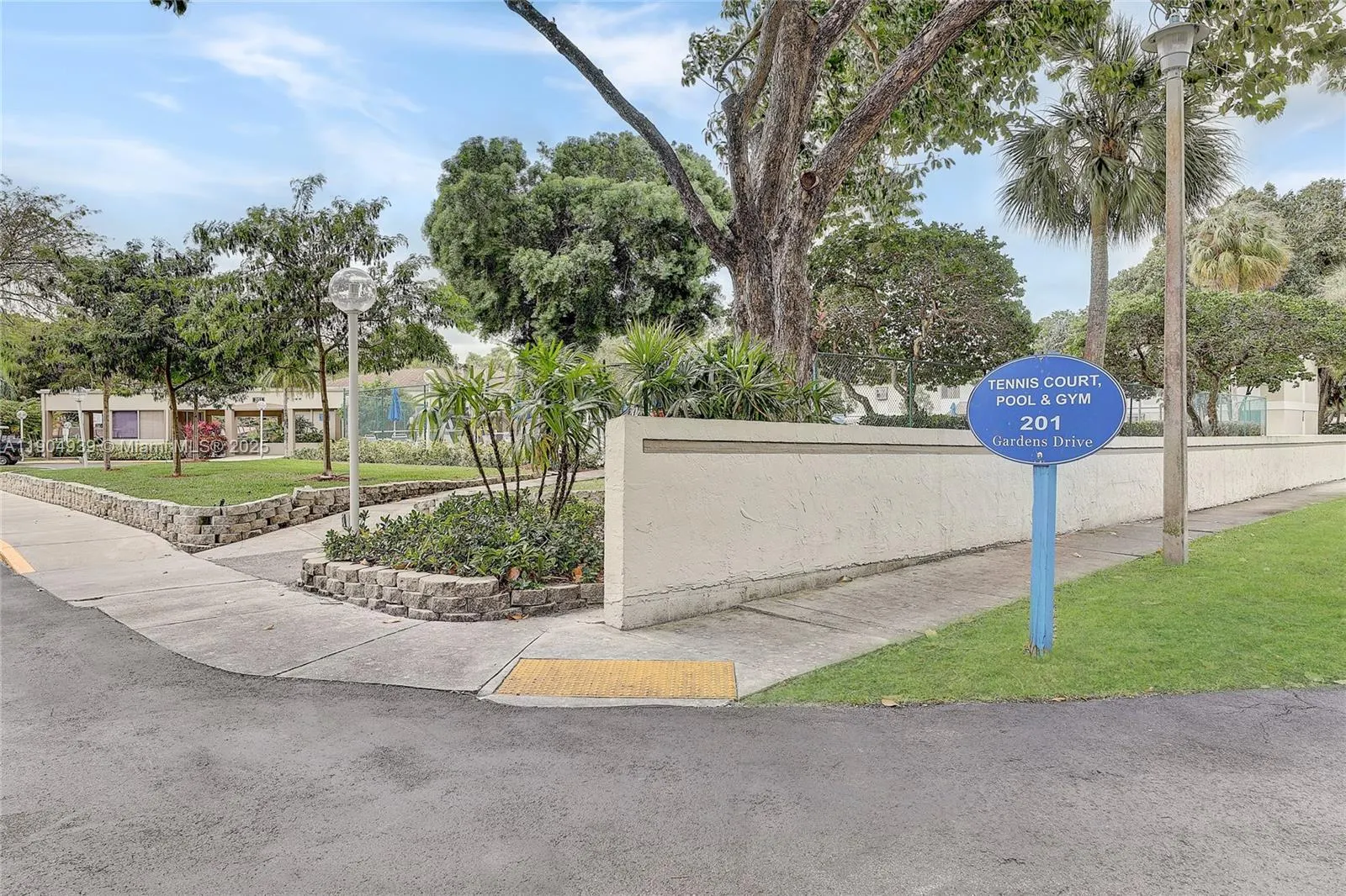 104 Gardens Dr, #103