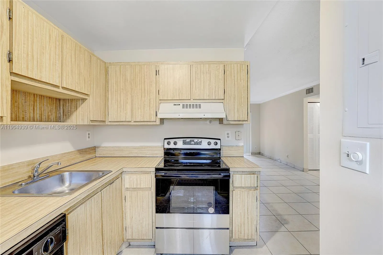 104 Gardens Dr, #103