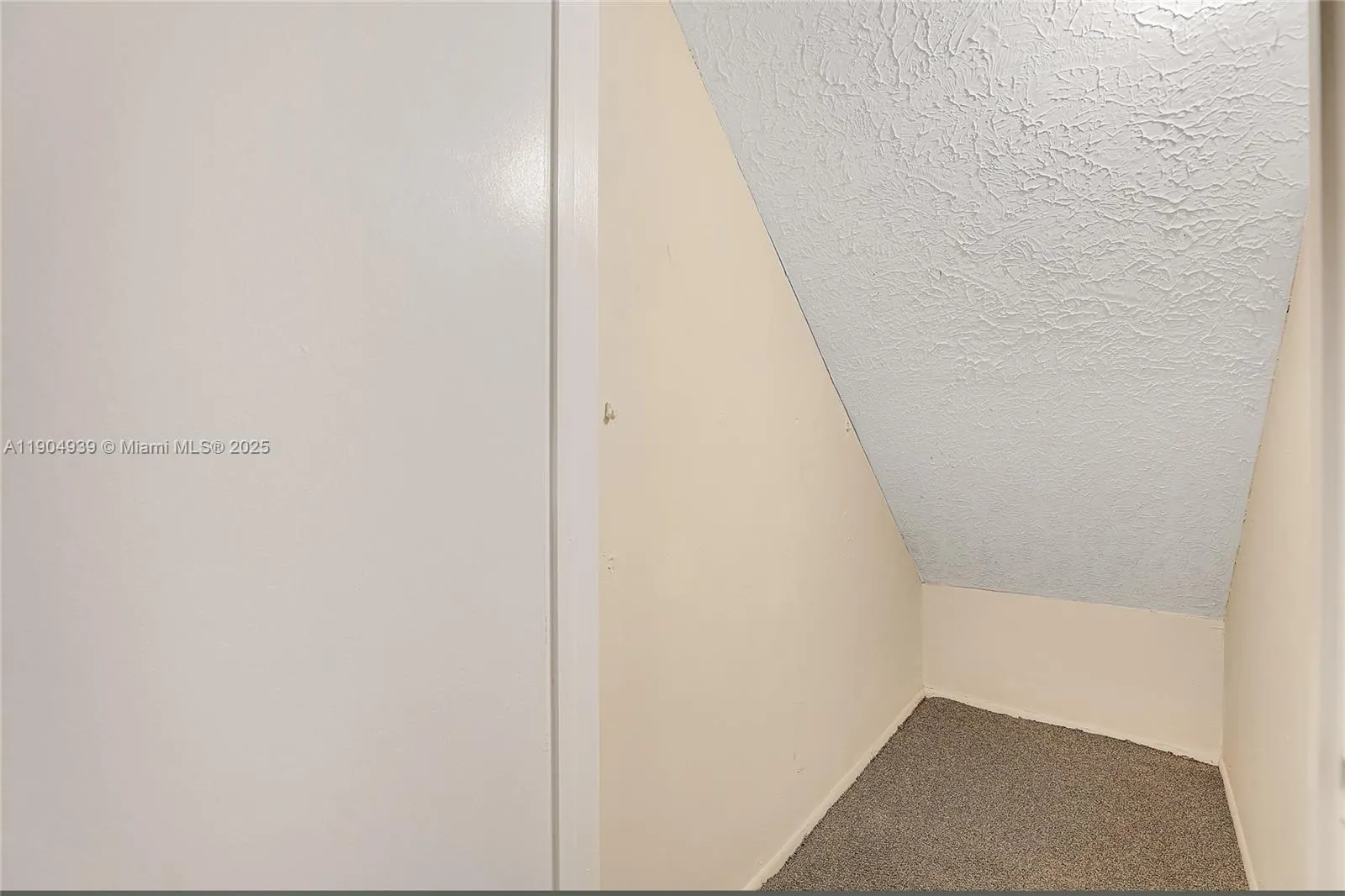 104 Gardens Dr, #103