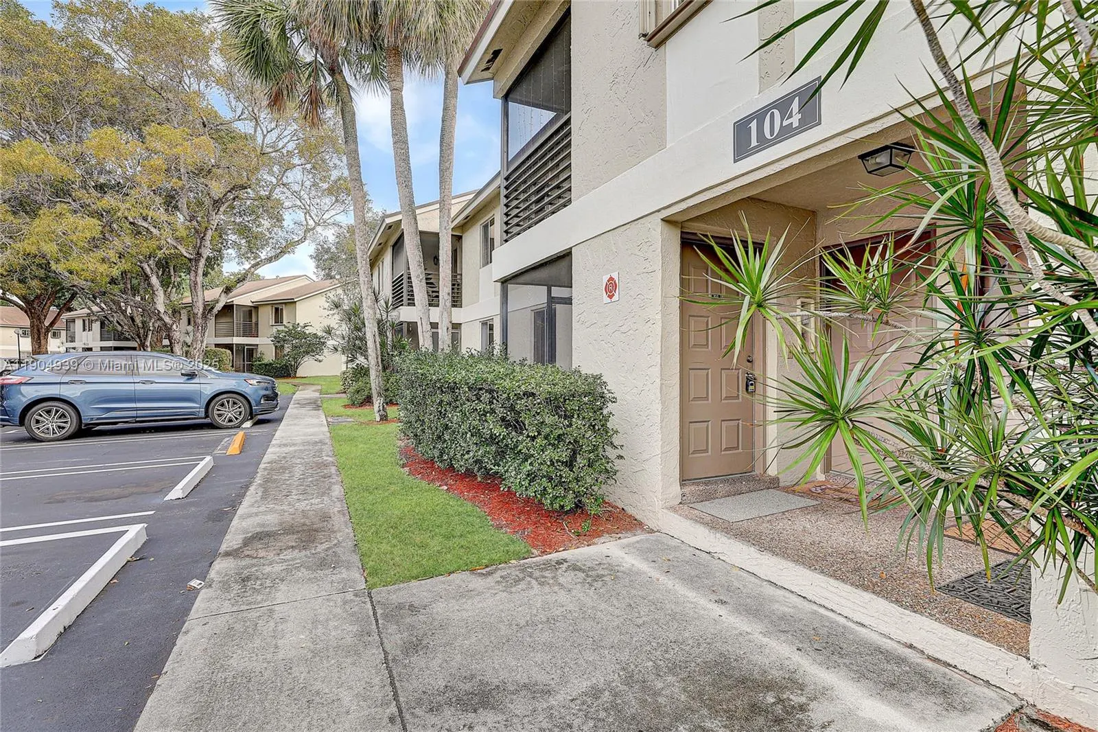 104 Gardens Dr, #103