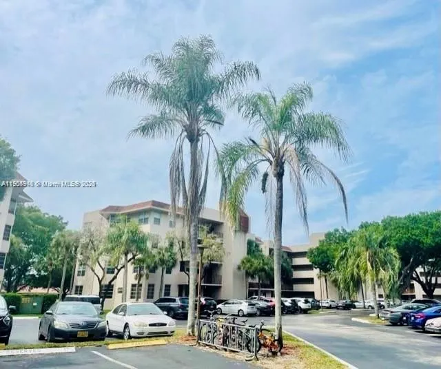 1811 Sabal Palm Dr, #208