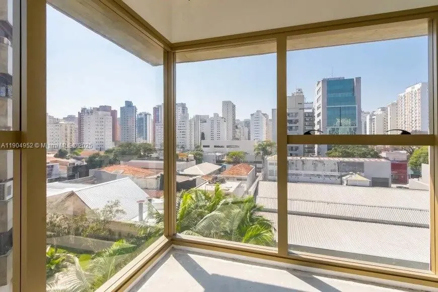 Av. Cotovia 611, #43