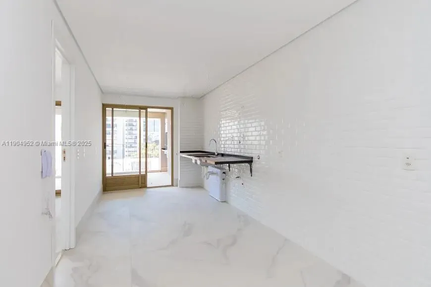 Av. Cotovia 611, #43