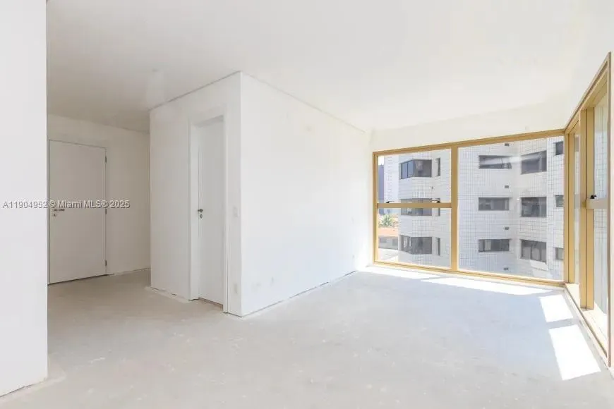 Av. Cotovia 611, #43