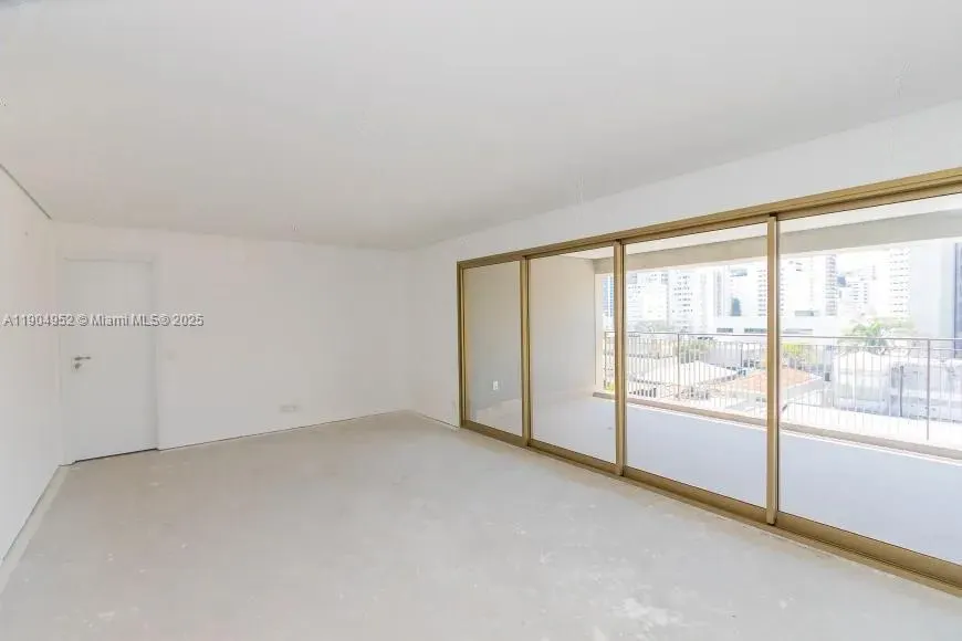 Av. Cotovia 611, #43